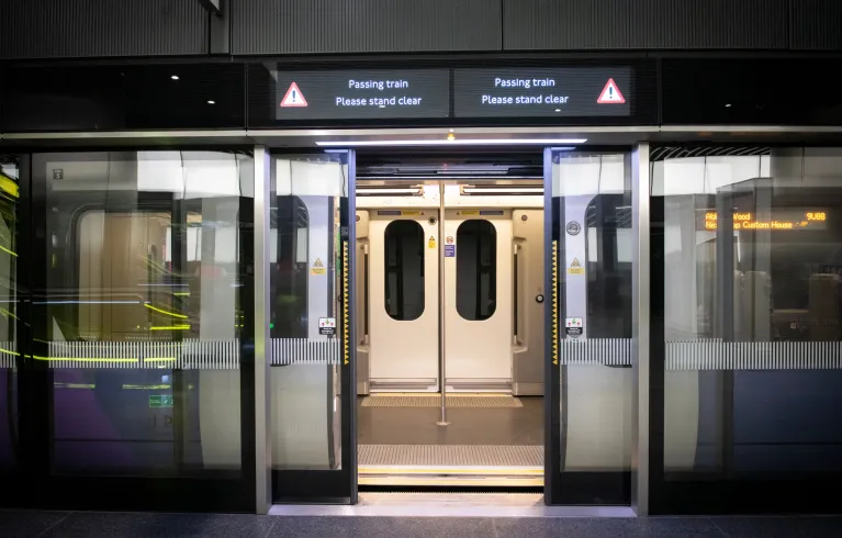 A train opens it's doors on the Elizabeth Line at Canary Wharf Station