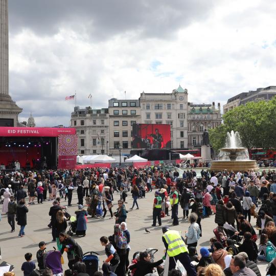 busy crowds at Trafalgar Square